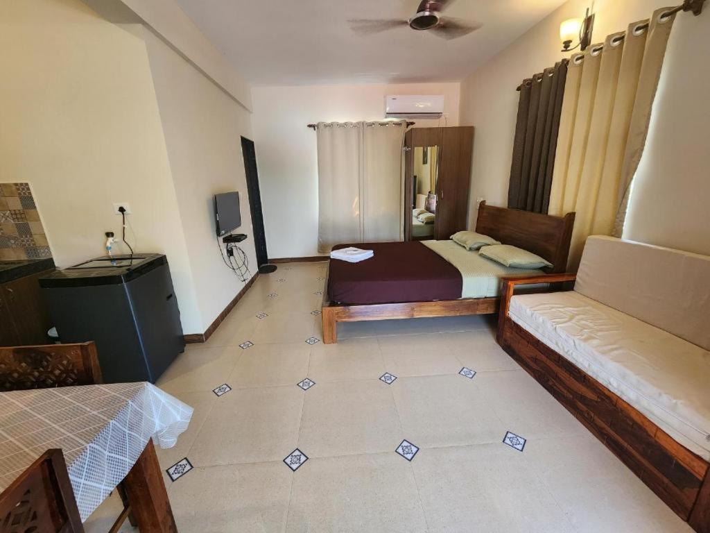 Coastal ---- 8 Minutes Walk To * Benaulim