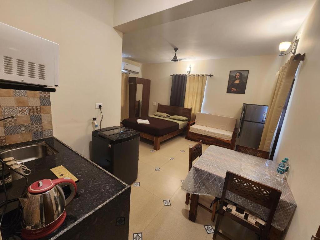 Coastal ---- 8 Minutes Walk To * Benaulim
