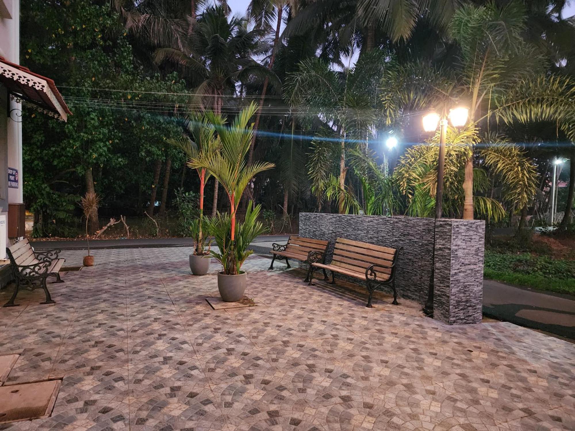 Coastal ---- 8 Minutes Walk To Apartment Benaulim